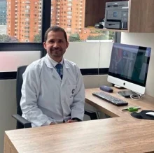 Dr. Paul Alejandro Méndez Patarroyo — Reumatólogo